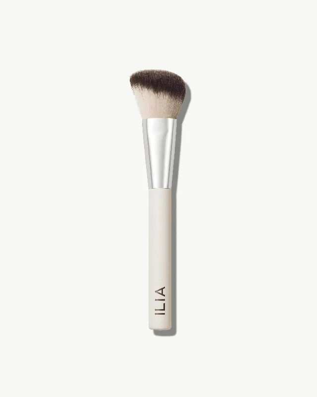 Sculpting Brush for Bronzer and Highlighter - Ilia
